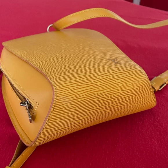 Authentic Louis Vuitton Epi Leather Backpack - Picture 3 of 12